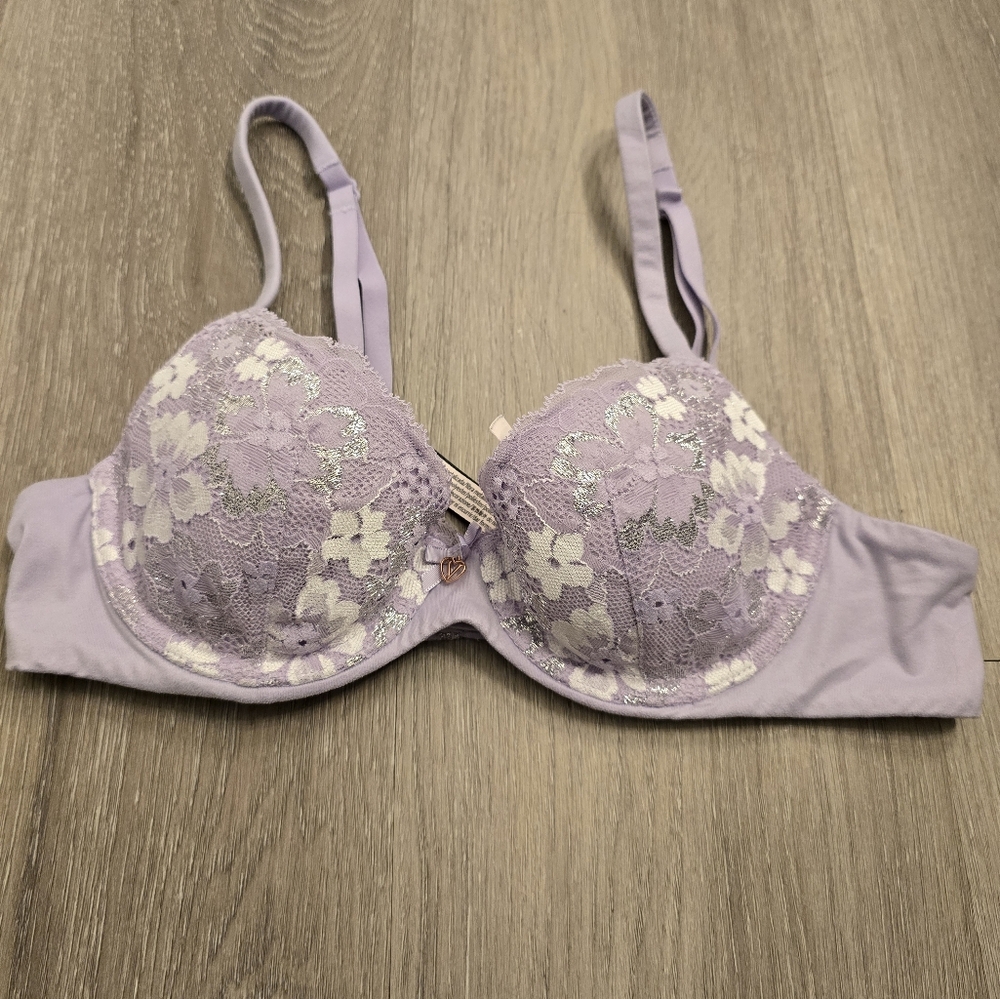 Victora's Secret Lavender Lace Underwire Bra Size 32B